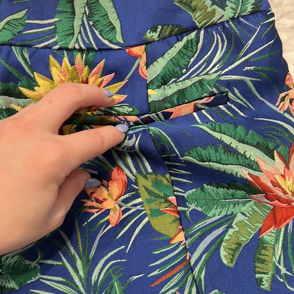 NWT! CeCe Floral Tropical Shorts - Picture 10 of 11